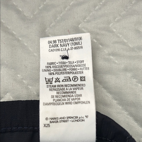 “Vintage St Michael by Marks & Spencer – Made in the UK”.
Wide leg size M - Picture 8 of 11